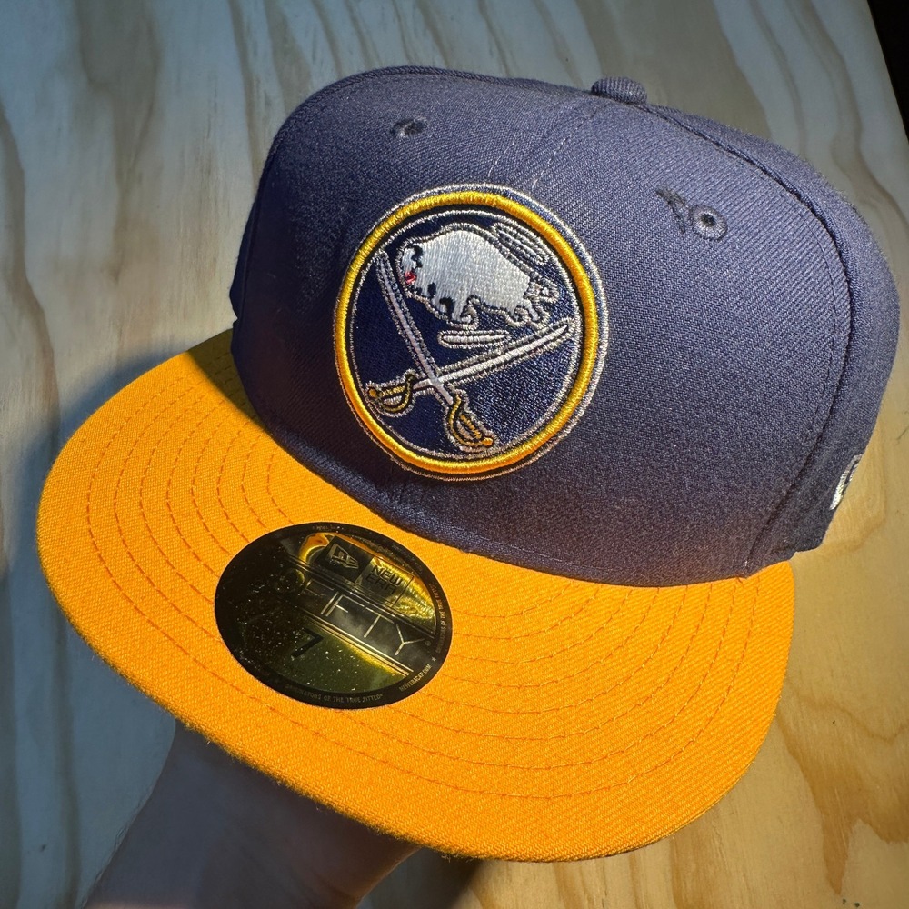 New Era Buffalo Sabres 59FIFTY Fitted Hat Size 7 Navy Gold NHL Hockey Cap